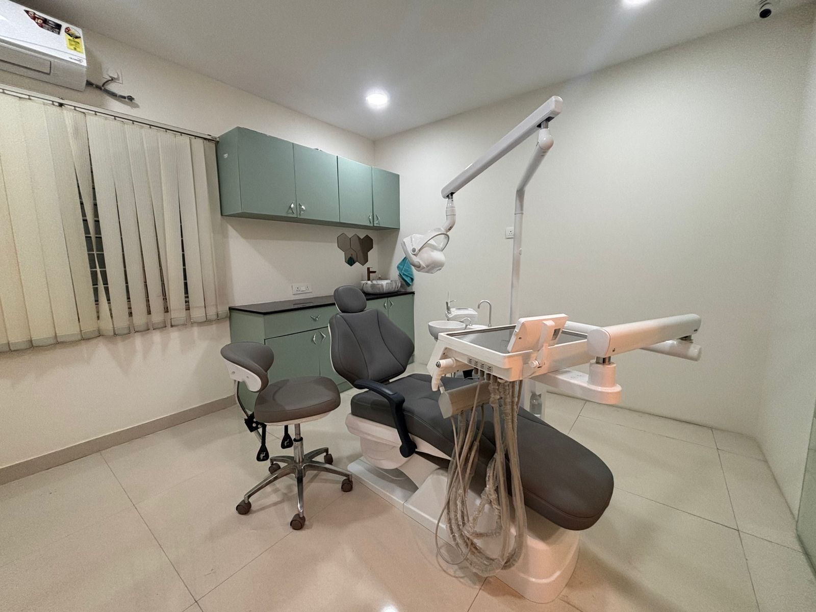 Fully equipped dental treatment room